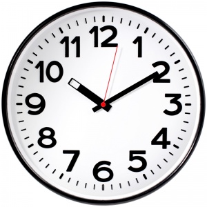 Часы настенные аналоговые Troyka 78770783, круглые, белые, черная рамка